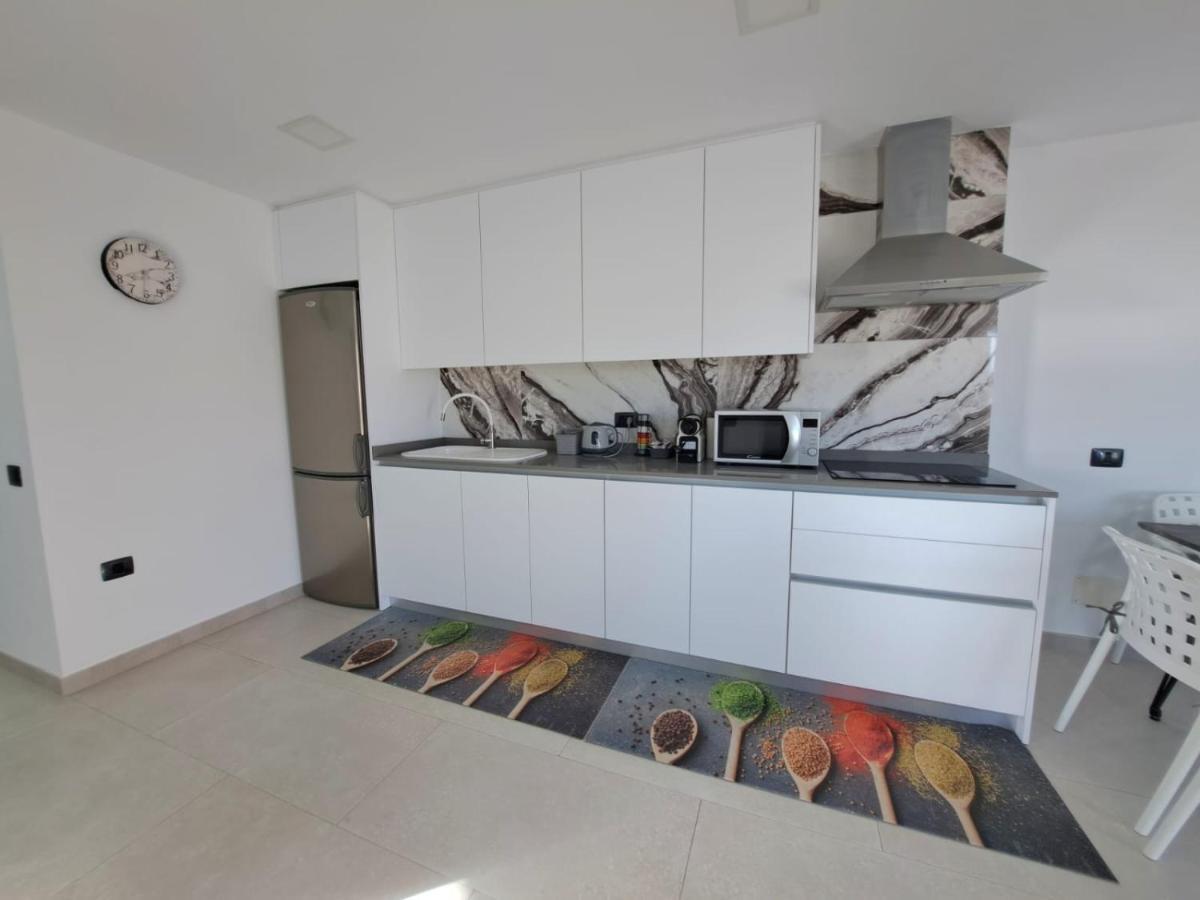 Newly Reformed 2 Bedroom Apartment In The Center Of Los Cristianos Los Cristianos  Exterior photo